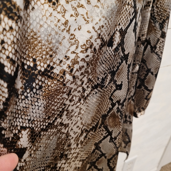 Chicos snake print long sleeved shirt size 2 - Picture 7 of 8